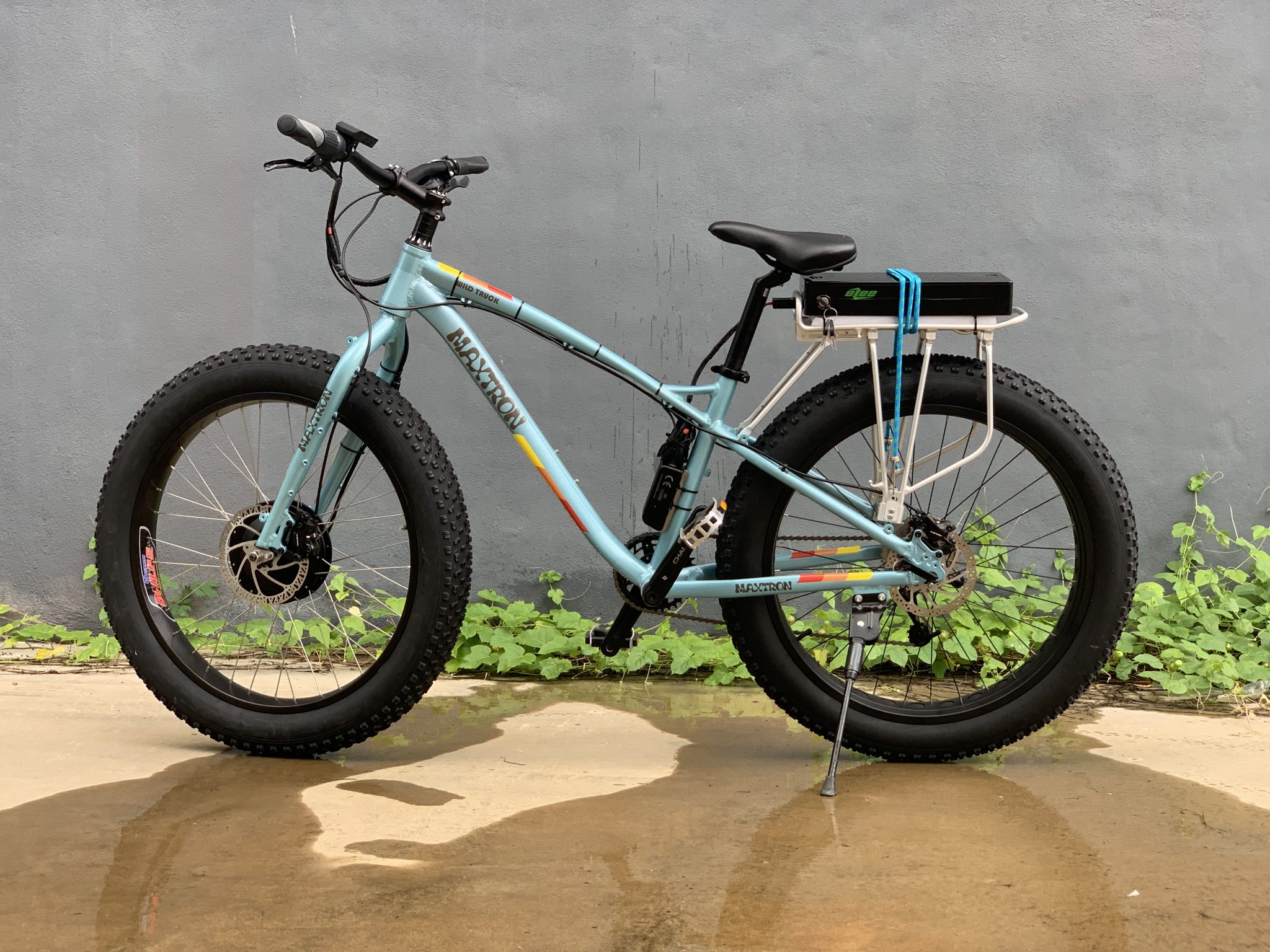 FAT BIKE WITH EZeebike CONVERSION KITS Ezeebike